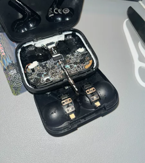 出一个一加budspro耳机仓拆机件 进水...