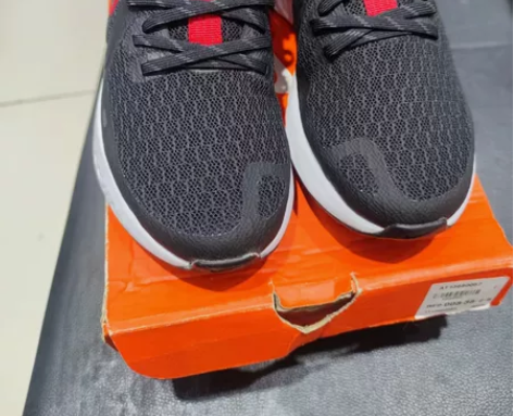 实体店倒闭，亏本处理一批耐克、阿迪达斯运动...