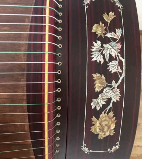 标准163古筝，9成新，闲置转让，琴登琴架...