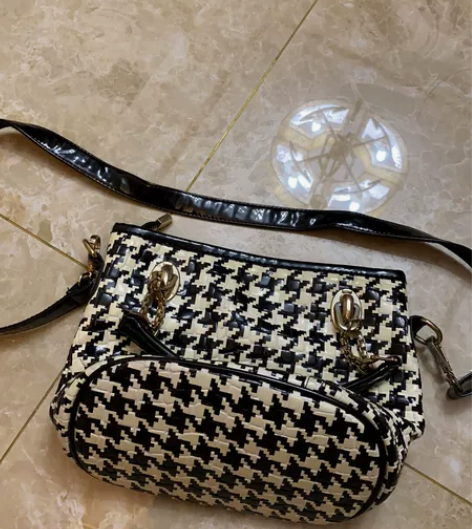 女士千鸟格单肩包斜挎包 很旧了 发黄有瑕疵