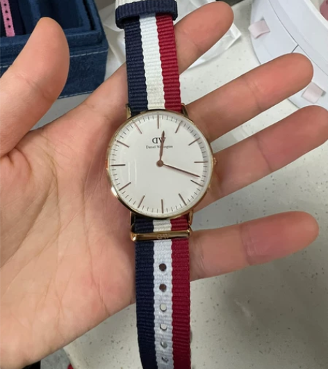 DW女款手表，表带可拆卸可替换，多送一个表...
