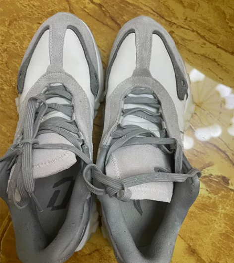 李宁 运动鞋 实体店原价买的 39码 洗过...