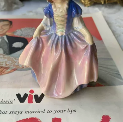 英国古董皇家道尔顿公主裙红脸蛋女孩老瓷偶v...