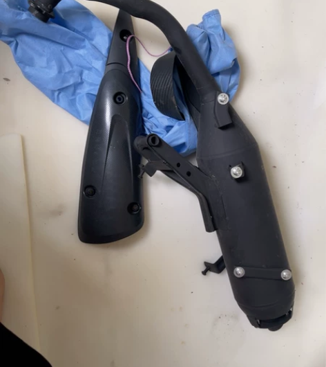 飞鹰副厂排气管 只装了一次车。 感兴趣的话...