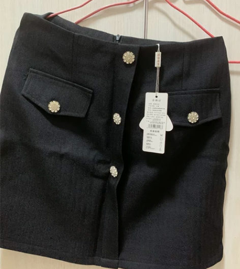 全新带吊牌A字裙，搭配衣服很好看，大码穿1...