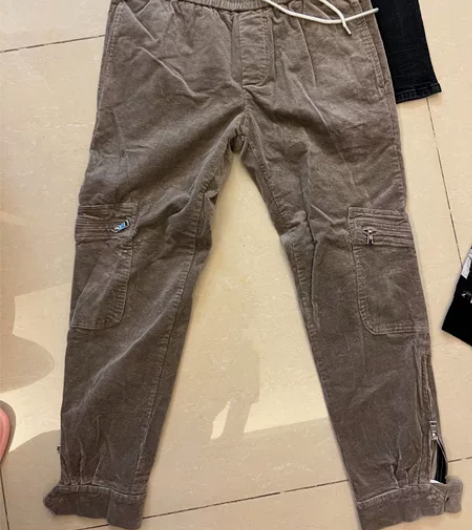 男士休闲裤全新，适合30到32的，50一条...