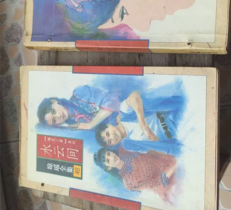 两本琼瑶旧书，品像如图。一起出70元。 感...