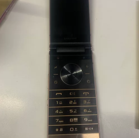 正品国行三星w2019，6+128g，9成...