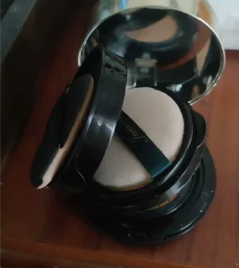 网红，朱丽欧粉底气垫，买几瓶回来小孩子贪玩...
