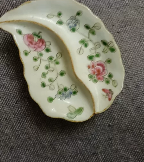 粉彩陶瓷供盘。也可当调色盘。 感兴趣的话点...