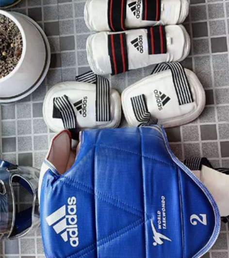 跆拳道护具，一共两套，男女都有 可以小刀!...