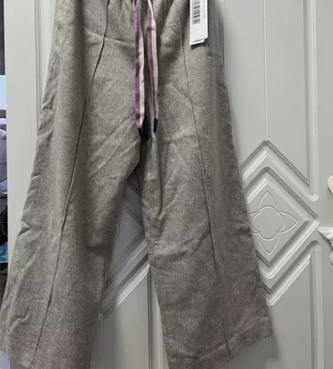 太平鸟全新，绵羊毛阔腿裤 感兴趣的话点“我...