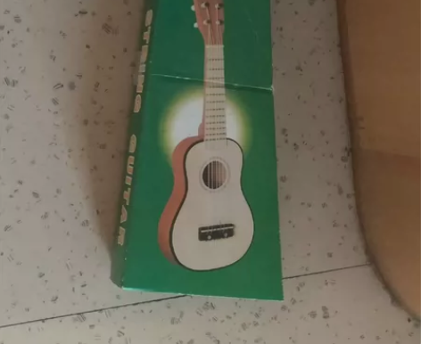 特价急出！！！！全新小吉他，尤克里里，没用...