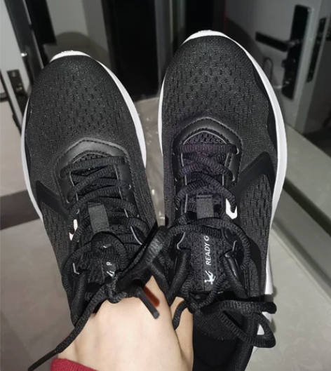 乔丹@黑色运动鞋，全新，38码，170包邮...