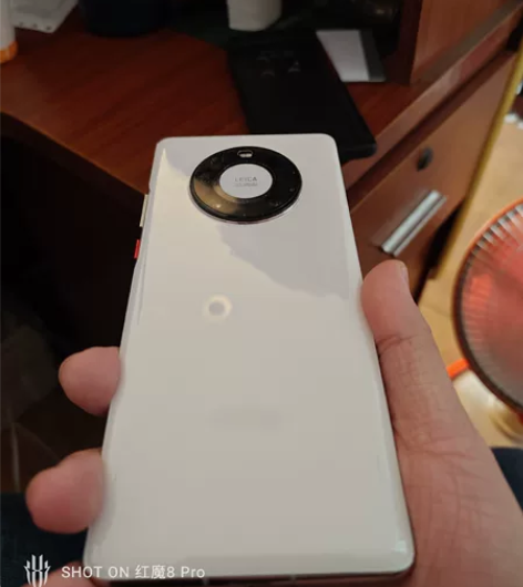 使用两年白色华为mate40pro 5g版...