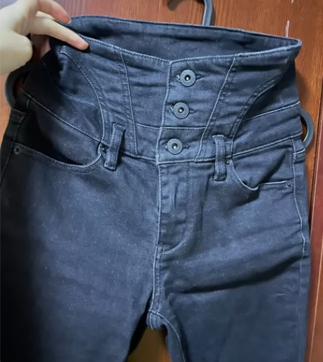 太平鸟 高腰牛仔裤 黑色 紧身 S码几乎全新