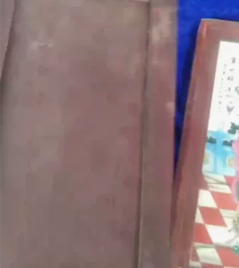 四个工艺品画，有个年头了，标价是四个画的价...