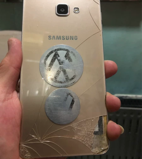 三星手机 不开机了,当配件卖 感兴趣的话点...