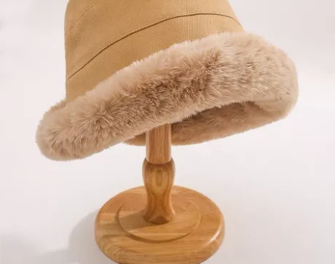 【全新包邮】秋冬加厚毛绒保暖渔夫帽女防寒防...