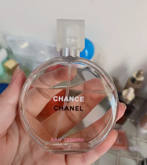 香奈儿粉邂逅香水，50毫升，用了两三次，还...