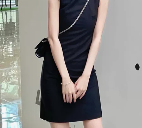 美岱倩无袖连衣裙夏修身显瘦小黑裙OL职业装...