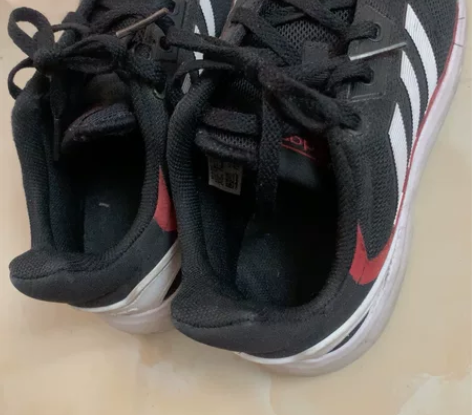 阿迪运动鞋 感兴趣的话点“我想要”和我私聊...