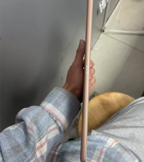 苹果iPad7 平板是有ID的，隐藏过了正...