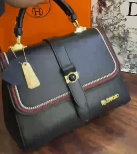 品牌真皮包包新款潮女士单肩斜挎包，百搭中年...