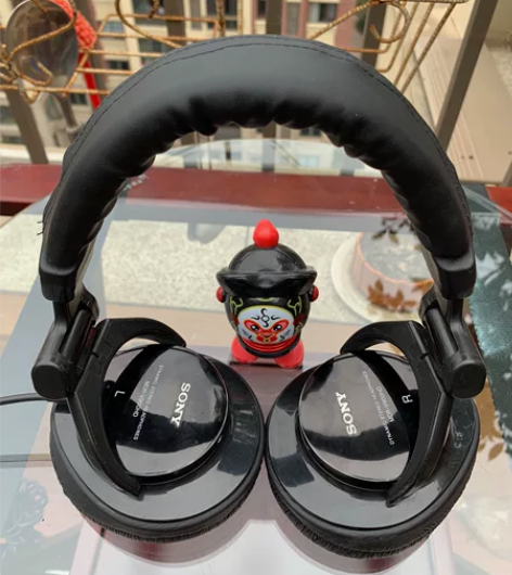 索尼 MDR-V900HD。索尼头戴式耳机...