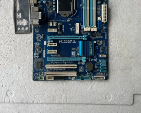 技嘉b75主板加e31230v2CPU加两...