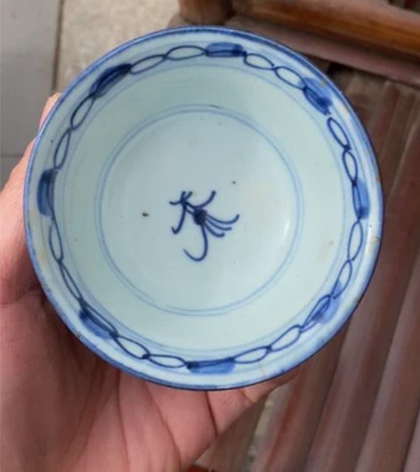 清朝青花茶碗 茶杯 包老 有瑕疵见图。售出...