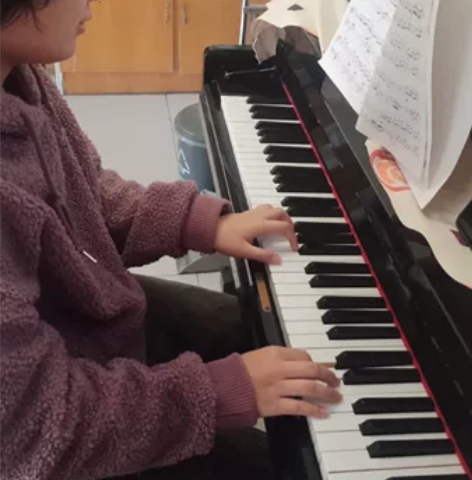 二手进口钢琴，八成新，闺女不学了。因为要搬...