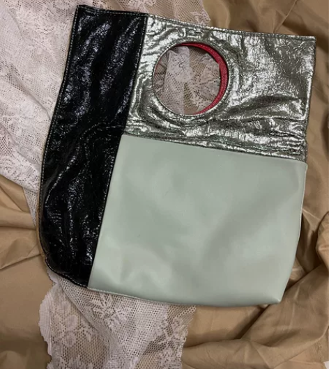 多拼色手拿包 感兴趣的话点“我想要”和我私...