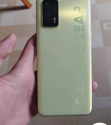 真我q3pro 8+256,骑车时不小心摔...