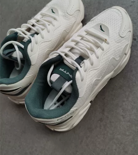 安踏运动鞋，36.5码，我平时穿37或者3...