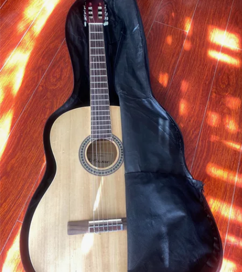 孩子报班买的吉他，有一根弦松了需要更换，原...