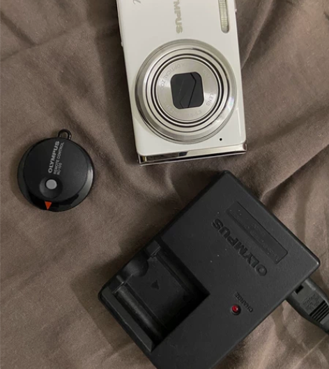 奶白色奥林巴斯U1060相机CCD 屏幕轻...