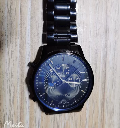 阿玛尼手表 过生日女朋友送的，分手了看着心...