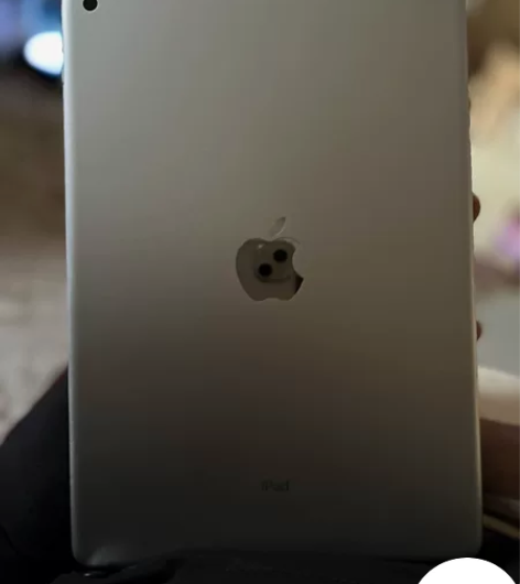 出个iPad，九九新，保修都没到。 感兴趣...