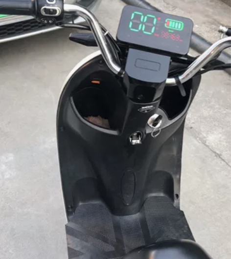 同事11月份买了特斯拉小车 这辆台铃电动车...