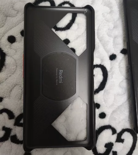 红米k50电竞版飓风壳，有一点小破损，但不...