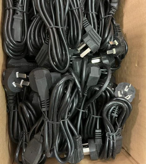 电源线 :电脑主机电源线 全新的, 便宜处...