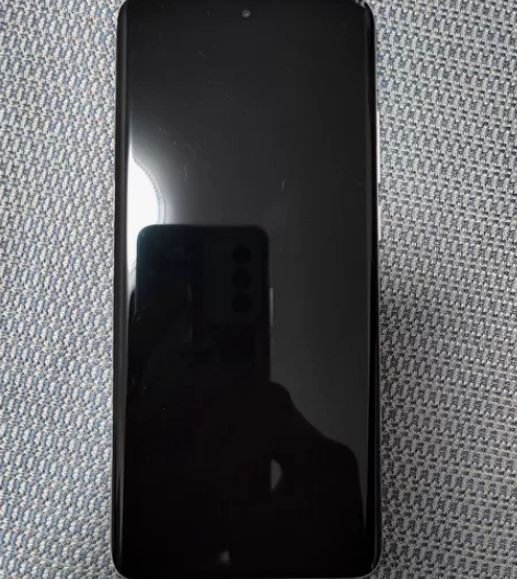 魅族18    8+128因为摔了角，屏幕...