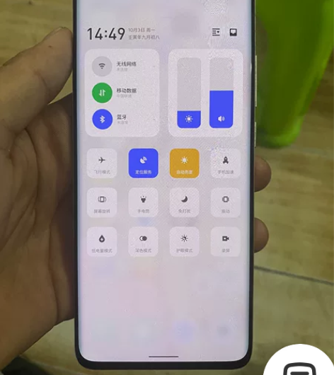 魅族18s手机8+128买了大半年，边上有...