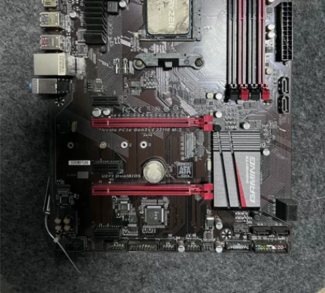 技嘉ab350 gaming主板，实图拍摄...