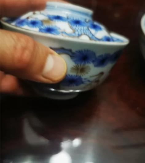日本回流老青花描金盖碗一个，松鹤延年画片，...