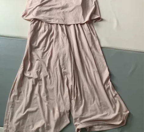 优衣库阔腿连体裤。 旗舰店购入后只穿过两三...