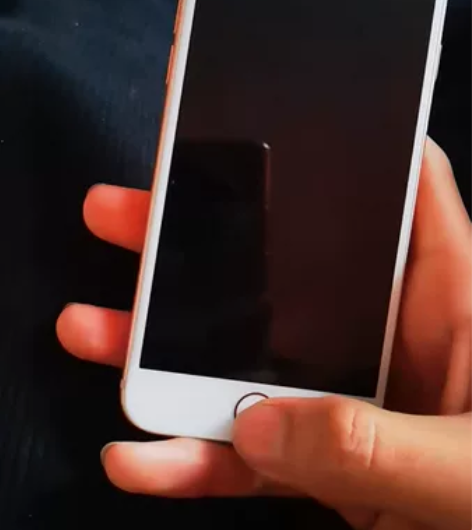 苹果8，64g，金色    电池92  成...