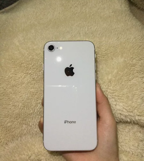 苹果8   99新 原装 感兴趣的话点“我...