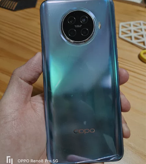 oppo ace2，8+128，正面左上角...